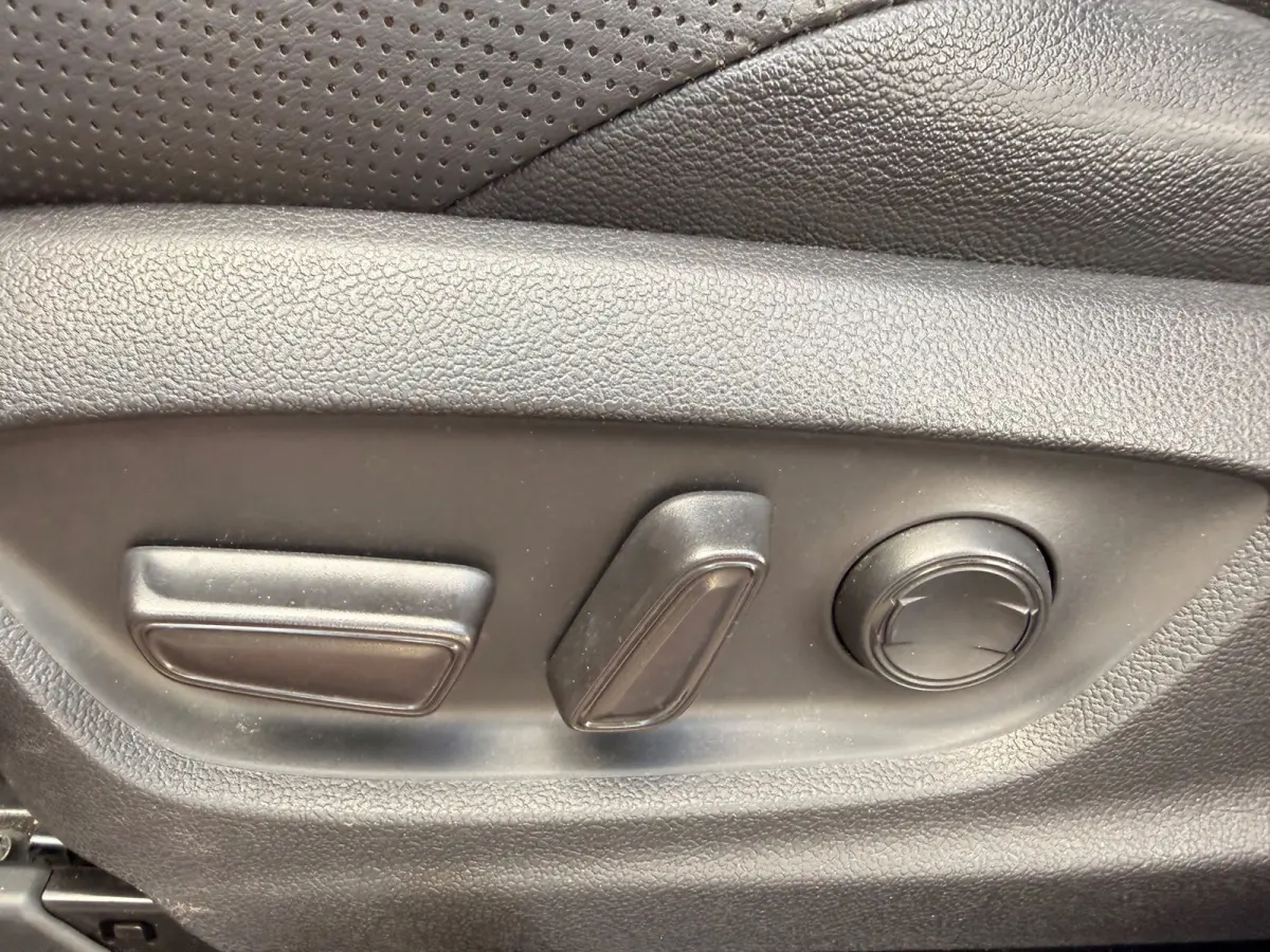 2.0 Hybrid Launch Edition/Camera/Navi/JBL/Leder/Keyless/Dealer-onderhouden