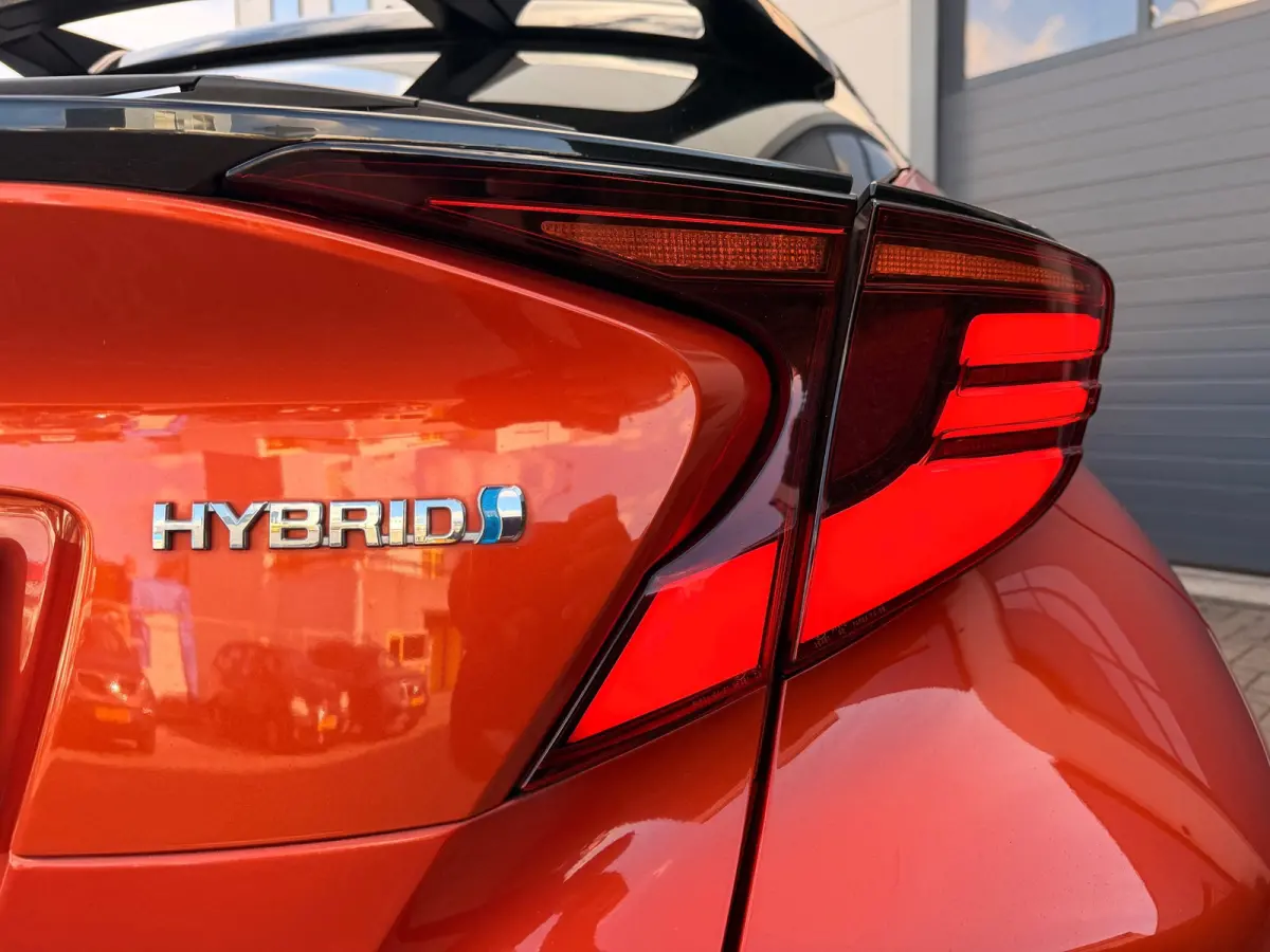 2.0 Hybrid Launch Edition/Camera/Navi/JBL/Leder/Keyless/Dealer-onderhouden