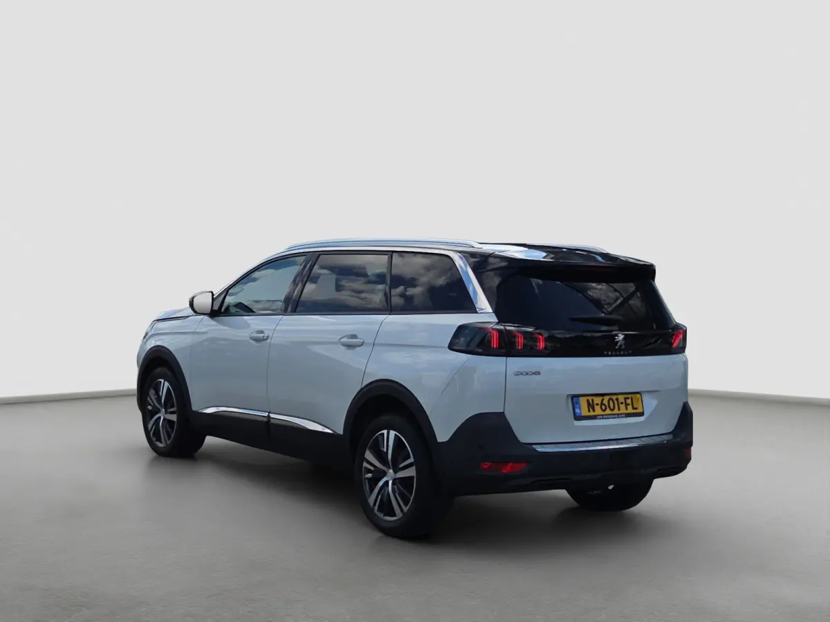 1.2 PureTech Blue Lease Allure 7 persoons | Camera | Parkeersensoren | Full map navigatie | Two tone kleur | Carplay/android auto |