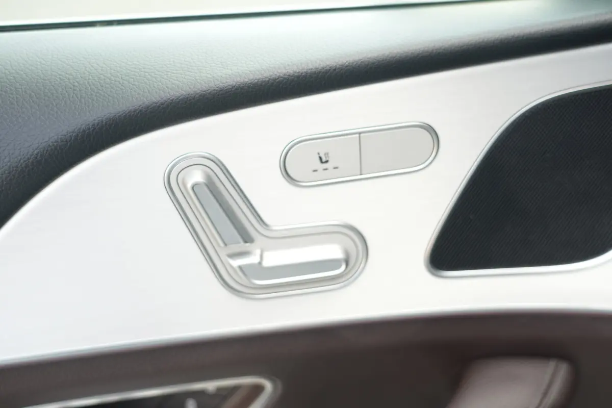 350 e 4MATIC AMG | 334PK | PHEV | Netjes Onderhouden | Stoelverwarming | Camera De Mercedes-Benz GLE 350 e biedt met zijn 4MATIC vierwielaandrijving veel comfort en zekerheid onderweg en bes
