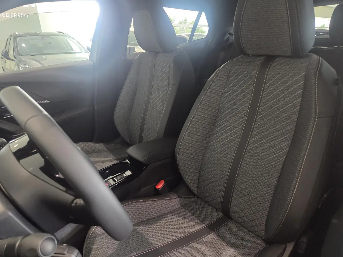 1.2 Hybrid 136 Allure | 360 Camera | Adaptive cruise control | Direct Leverbaar |