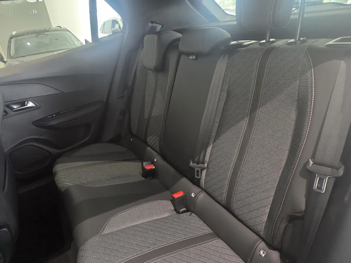 1.2 Hybrid 136 Allure | 360 Camera | Adaptive cruise control | Direct Leverbaar |