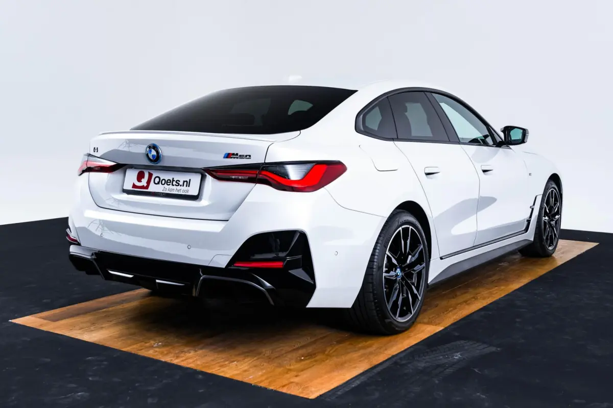 M50 High Executive 84 kWh Trekhaak - Active Cruise Control - Hifi - Elektrisch verstelbare/verwarmde stoelen - Stuurwielrand verwarmd - Getinte Ruiten - BMW Laserlight - BMW Drive Recorder -