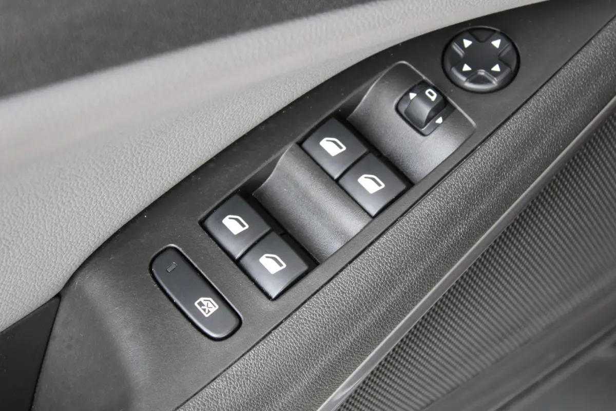 1.2 Turbo Innovation | Climate control | Navigatie | Parkeersensoren achter | Apple carplay & Android auto |
