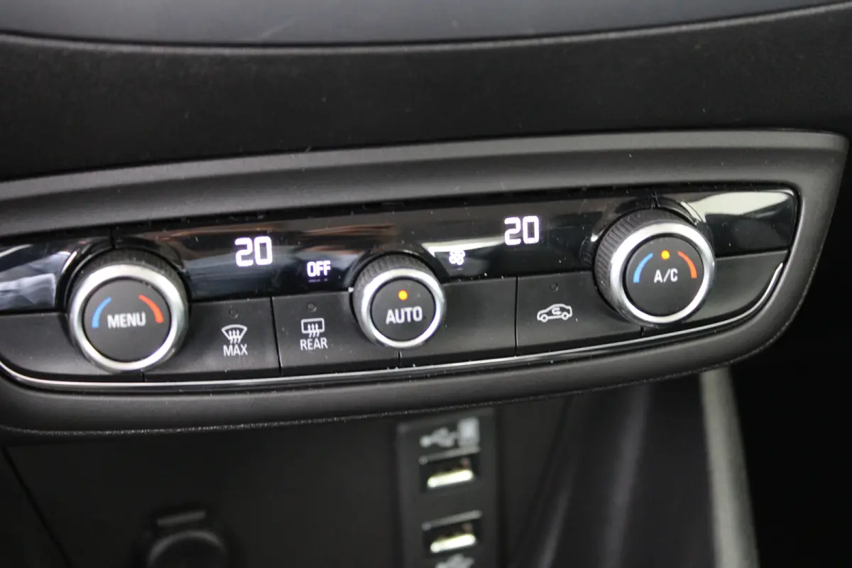 1.2 Turbo Innovation | Climate control | Navigatie | Parkeersensoren achter | Apple carplay & Android auto |