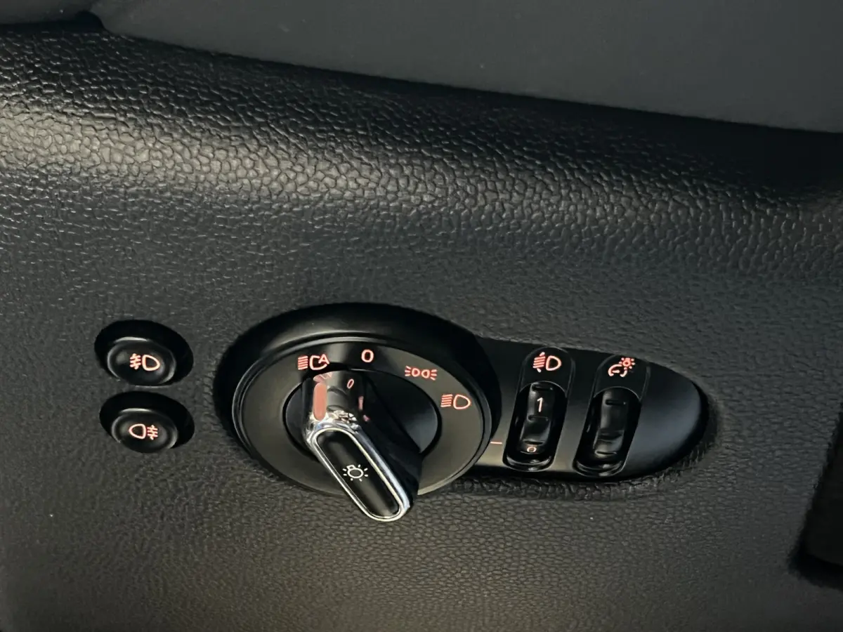 1.2 One Salt Business | Navigatie | LM Velgen 17" | Cruise Control | PDC Achter | Airco |