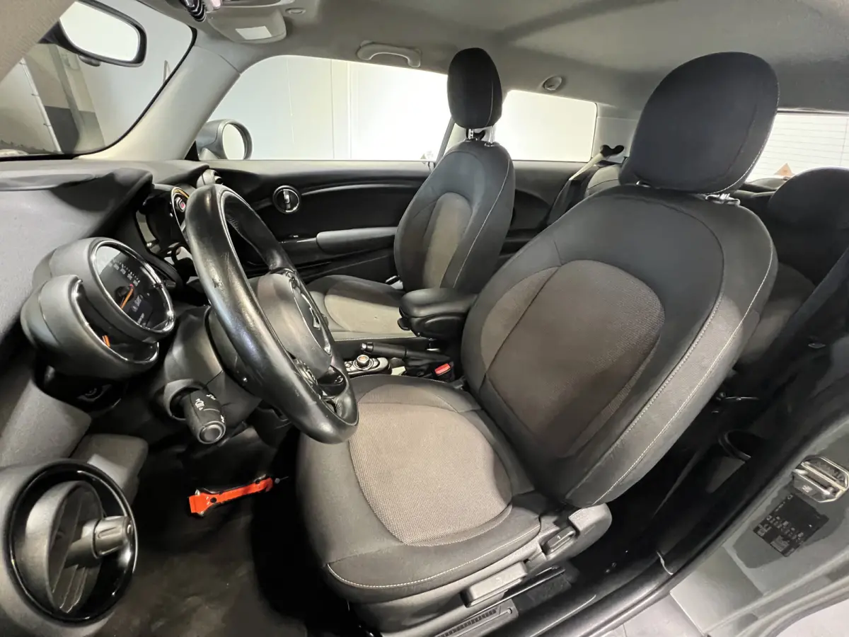 1.2 One Salt Business | Navigatie | LM Velgen 17" | Cruise Control | PDC Achter | Airco |