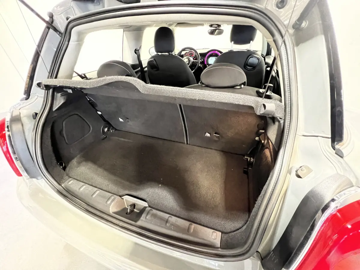 1.2 One Salt Business | Navigatie | LM Velgen 17" | Cruise Control | PDC Achter | Airco |