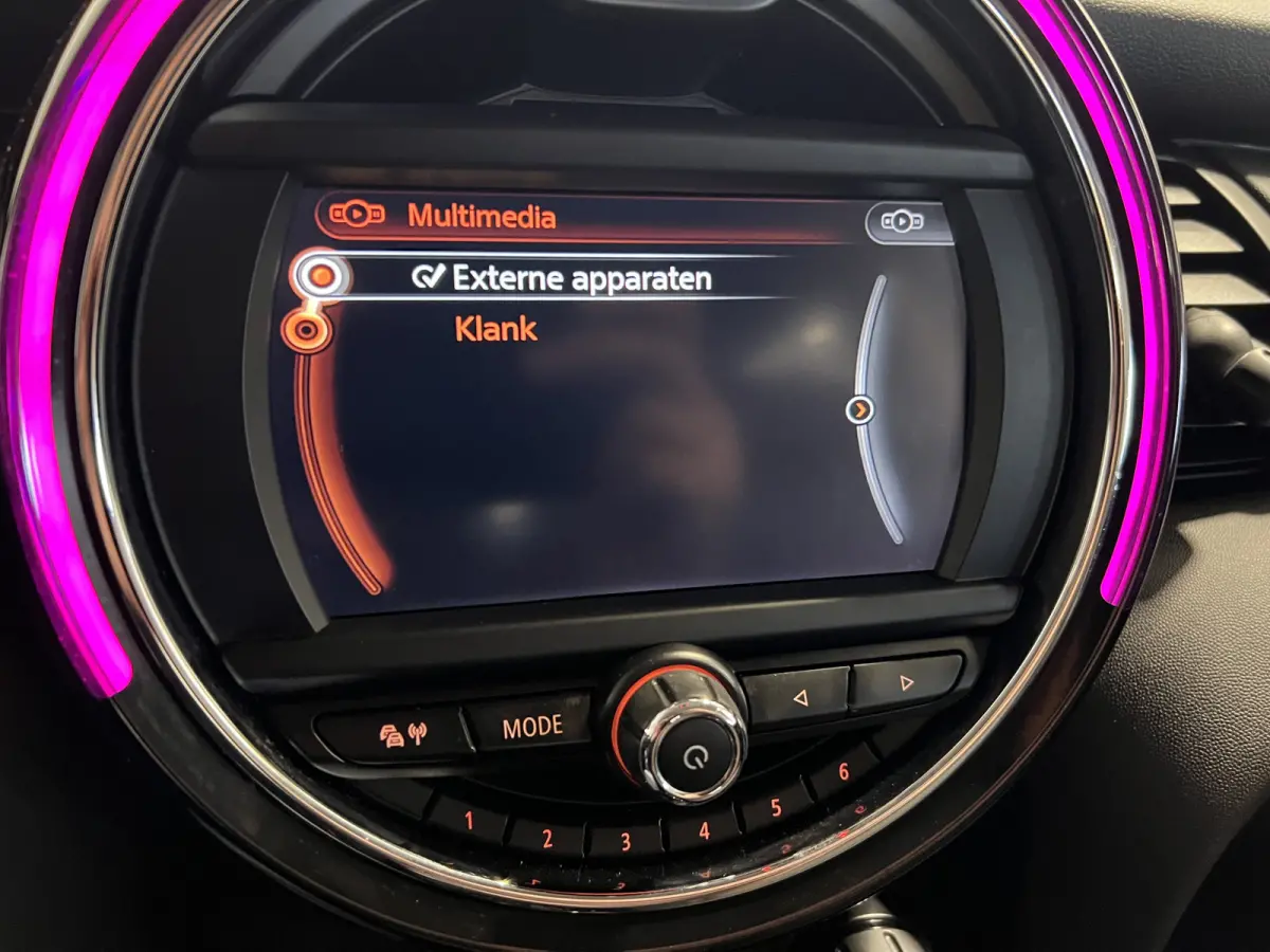 1.2 One Salt Business | Navigatie | LM Velgen 17" | Cruise Control | PDC Achter | Airco |