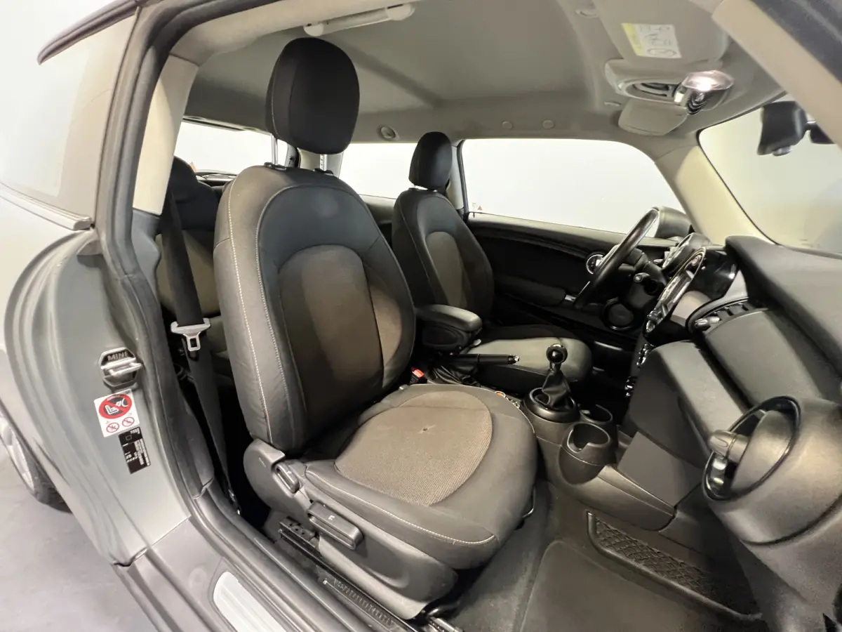 1.2 One Salt Business | Navigatie | LM Velgen 17" | Cruise Control | PDC Achter | Airco |