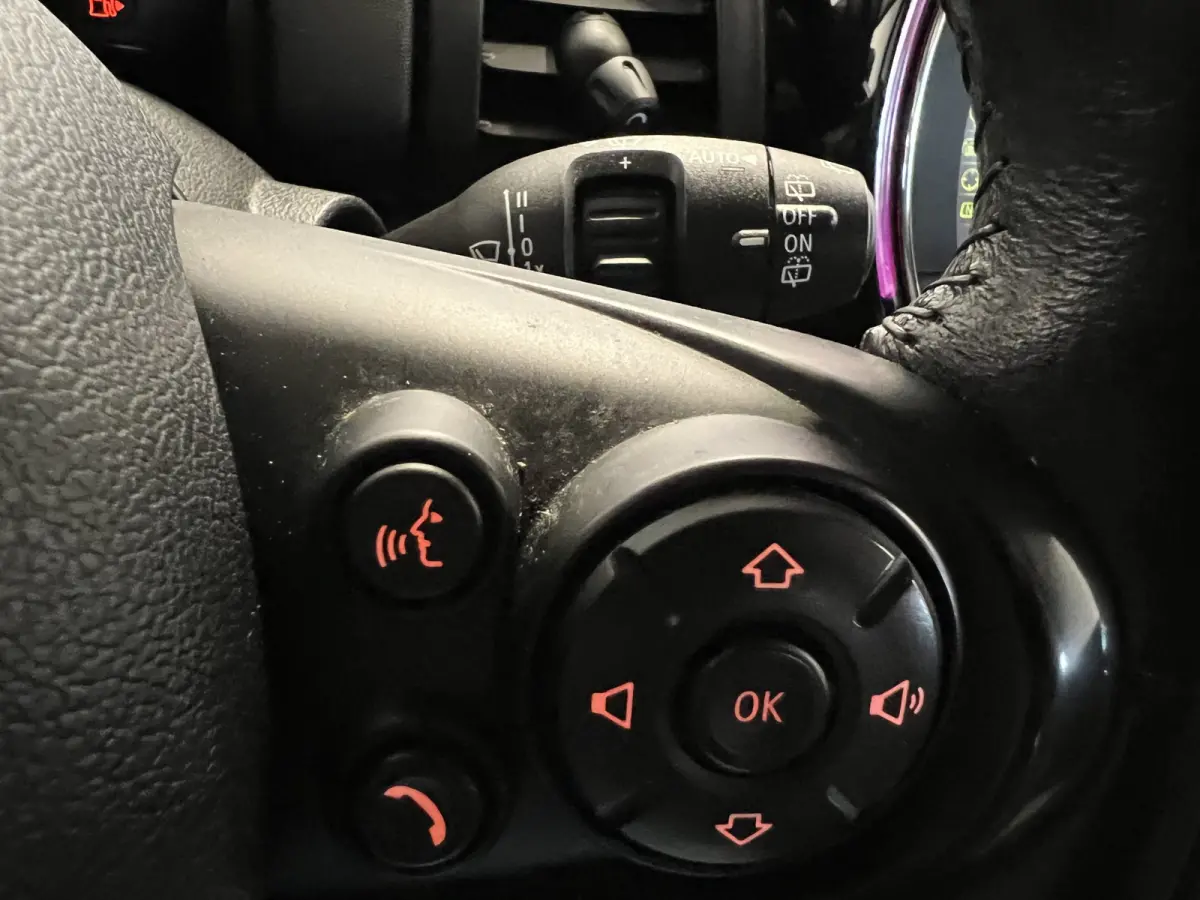1.2 One Salt Business | Navigatie | LM Velgen 17" | Cruise Control | PDC Achter | Airco |