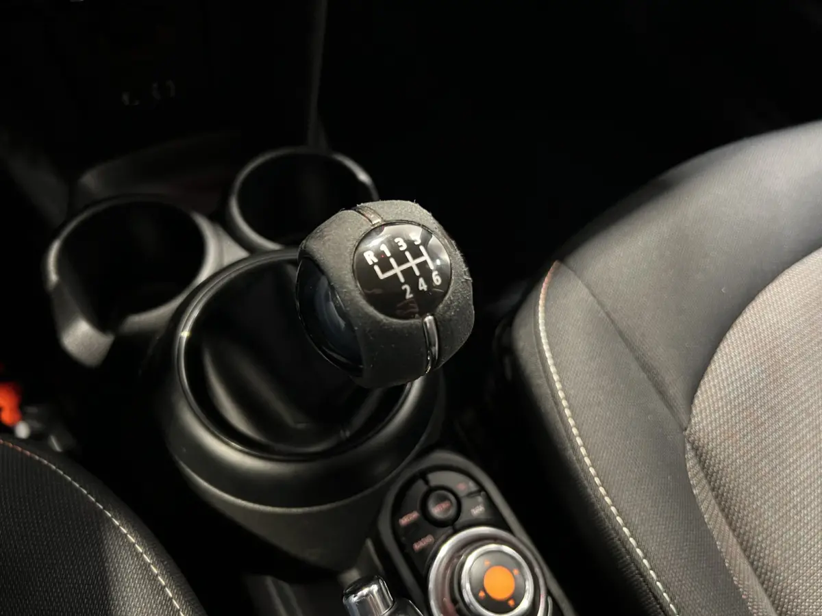 1.2 One Salt Business | Navigatie | LM Velgen 17" | Cruise Control | PDC Achter | Airco |