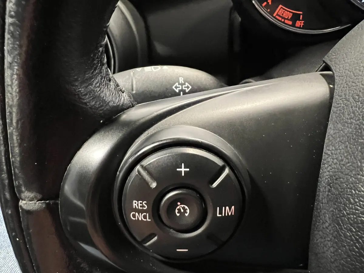 1.2 One Salt Business | Navigatie | LM Velgen 17" | Cruise Control | PDC Achter | Airco |