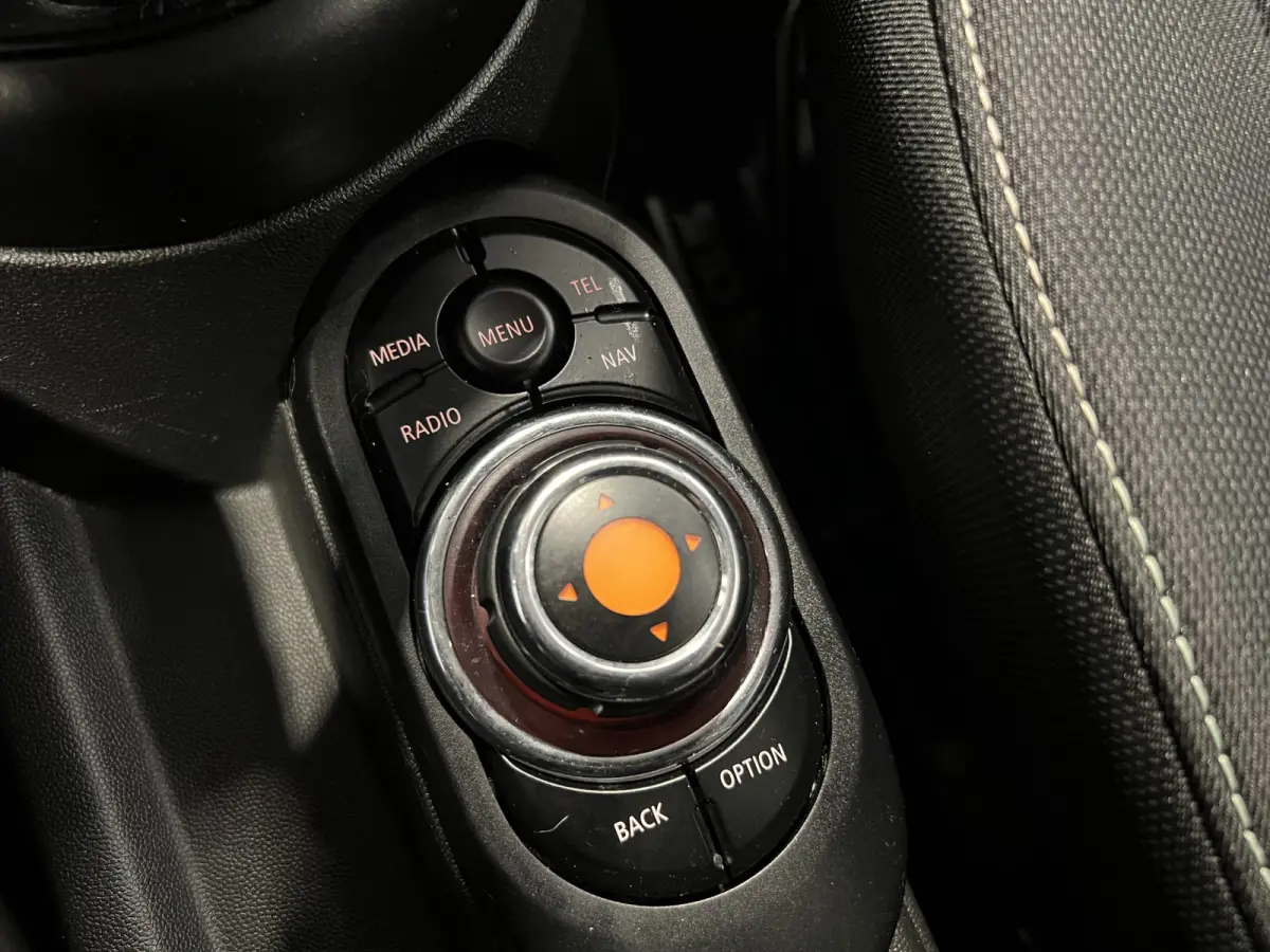 1.2 One Salt Business | Navigatie | LM Velgen 17" | Cruise Control | PDC Achter | Airco |