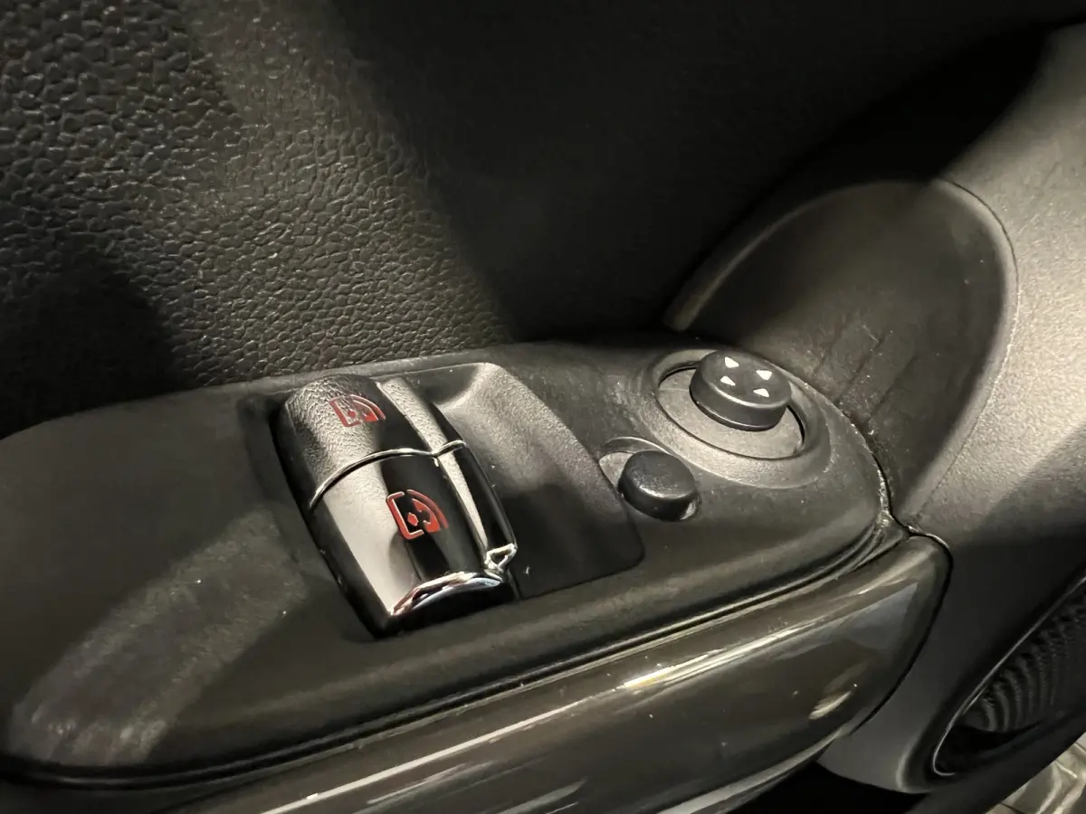 1.2 One Salt Business | Navigatie | LM Velgen 17" | Cruise Control | PDC Achter | Airco |