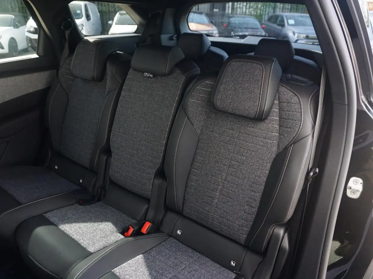 1.6 Plug-in Hybrid 195 Allure 7p | Apple Carplay/Android Auto | Winterpakket