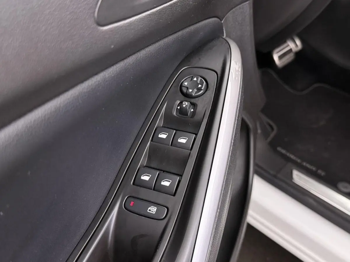 1.2 Turbo Automaat GS Line Trekhaak/Winterpakket/ Camera/Nav/Vc/Ecc/Keyless