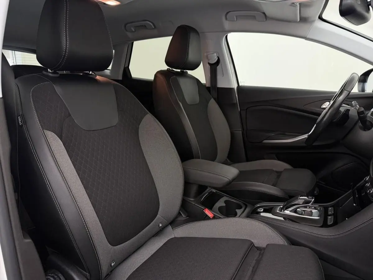 1.2 Turbo Automaat GS Line Trekhaak/Winterpakket/ Camera/Nav/Vc/Ecc/Keyless
