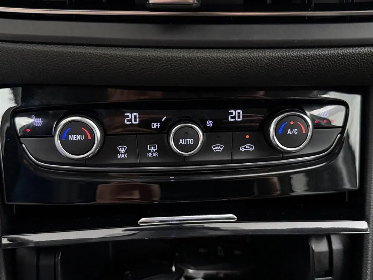 1.2 Turbo Automaat GS Line Trekhaak/Winterpakket/ Camera/Nav/Vc/Ecc/Keyless