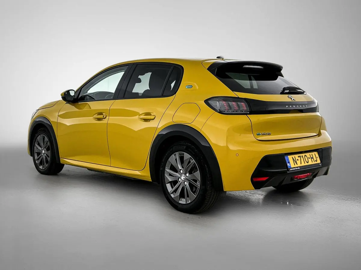 EV Allure Pack 50 kWh 136pk | Accu 91% | Navigatie | Achteruitrijcamera | 3D Cockpit | Climate Control | Adaptieve Cruise Control | Parkeersensoren | Stof/kunstleder | Keyless start | Apple 