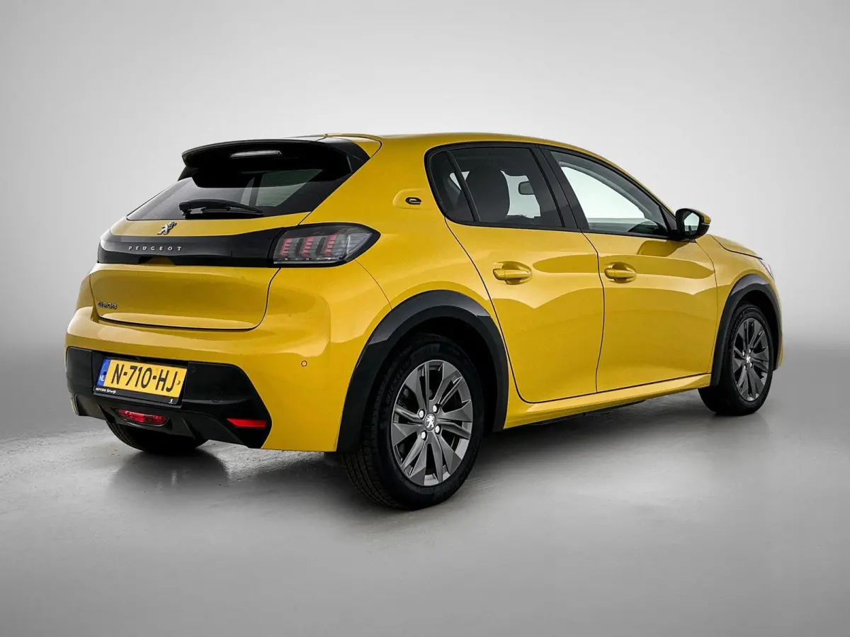 EV Allure Pack 50 kWh 136pk | Accu 91% | Navigatie | Achteruitrijcamera | 3D Cockpit | Climate Control | Adaptieve Cruise Control | Parkeersensoren | Stof/kunstleder | Keyless start | Apple 