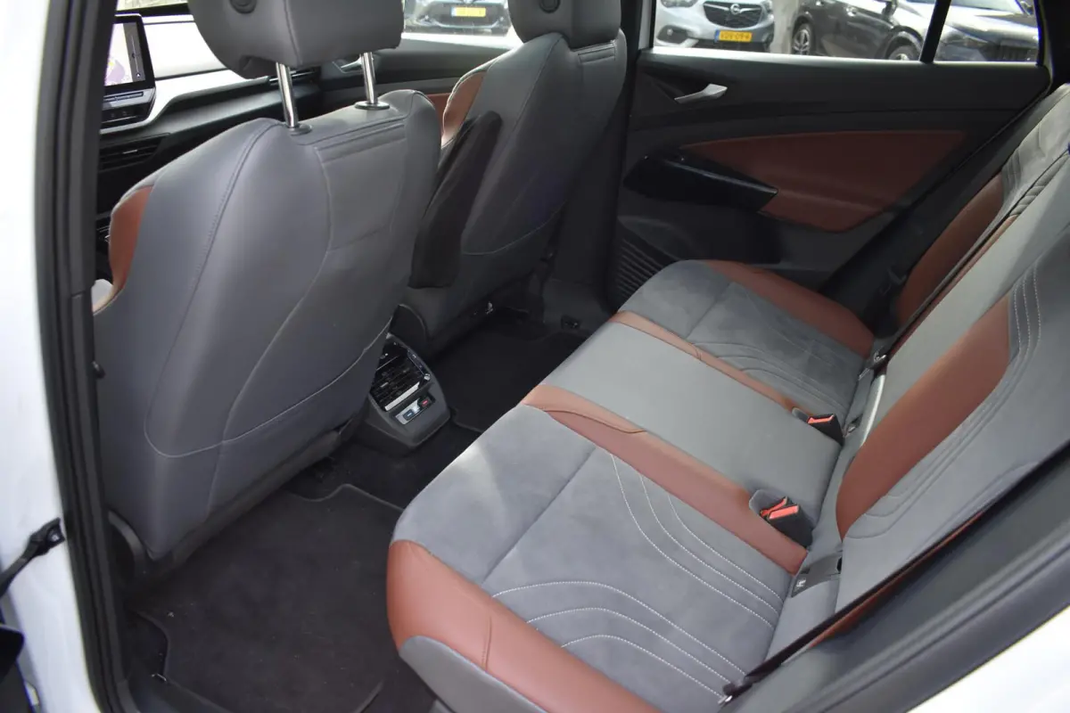 First Max 77 kWh | Head-Up display | Stoelmassage | Pano |