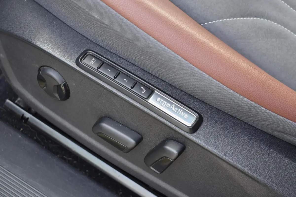 First Max 77 kWh | Head-Up display | Stoelmassage | Pano |