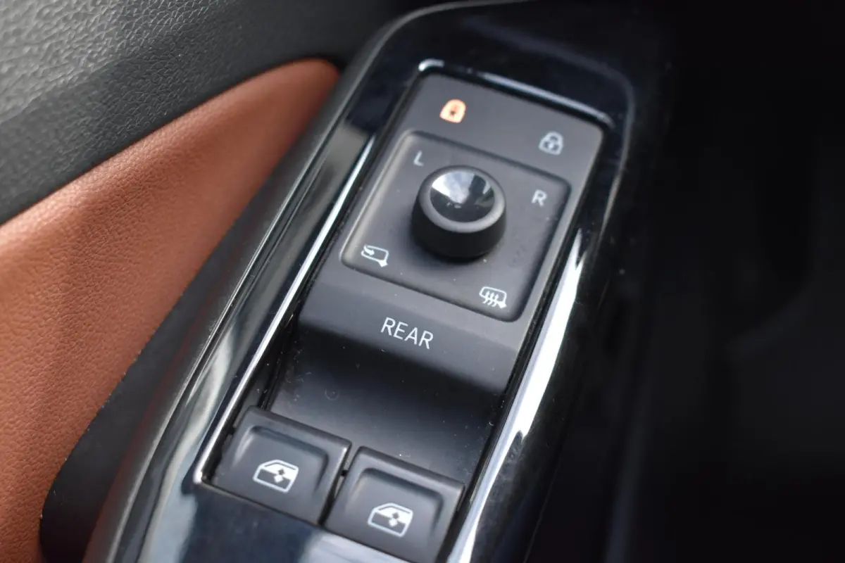 First Max 77 kWh | Head-Up display | Stoelmassage | Pano |