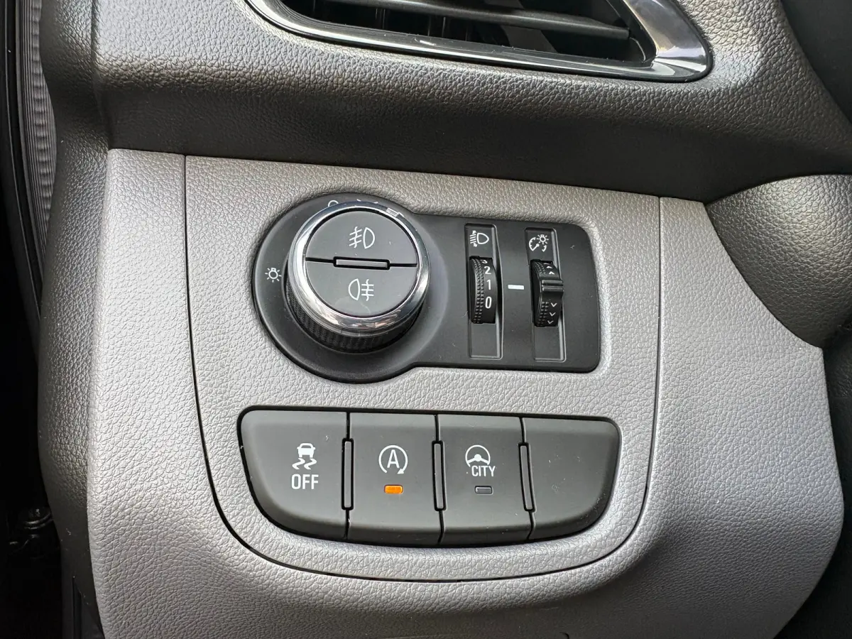 1.0 75PK Innovation | VOORSTOELEN VERWARMD| CRUISE CONTROL| PARKEERSENSOREN ACHTER| CLIMATE CONTROL