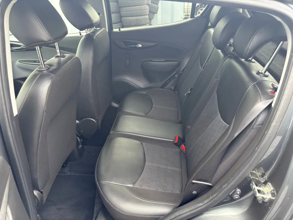 1.0 75PK Innovation | VOORSTOELEN VERWARMD| CRUISE CONTROL| PARKEERSENSOREN ACHTER| CLIMATE CONTROL