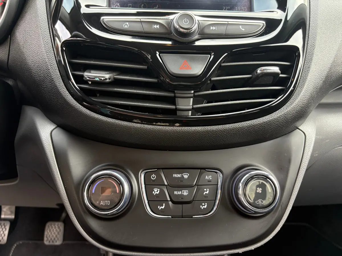 1.0 75PK Innovation | VOORSTOELEN VERWARMD| CRUISE CONTROL| PARKEERSENSOREN ACHTER| CLIMATE CONTROL