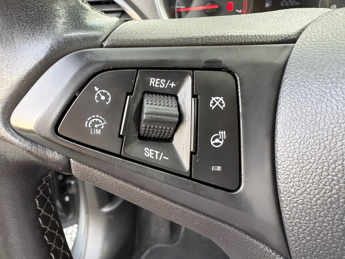 1.0 75PK Innovation | VOORSTOELEN VERWARMD| CRUISE CONTROL| PARKEERSENSOREN ACHTER| CLIMATE CONTROL