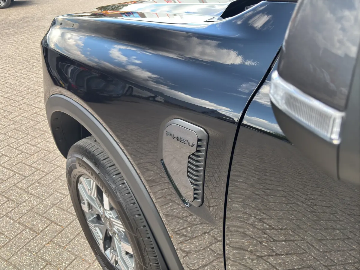 2.3 PHEV Wildtrak Plug-in Dubbel Cabine | Rollertop | 5 persoons | 3500 kg trekgewicht | Adap. Cruise Control | Winterpack | Camera |