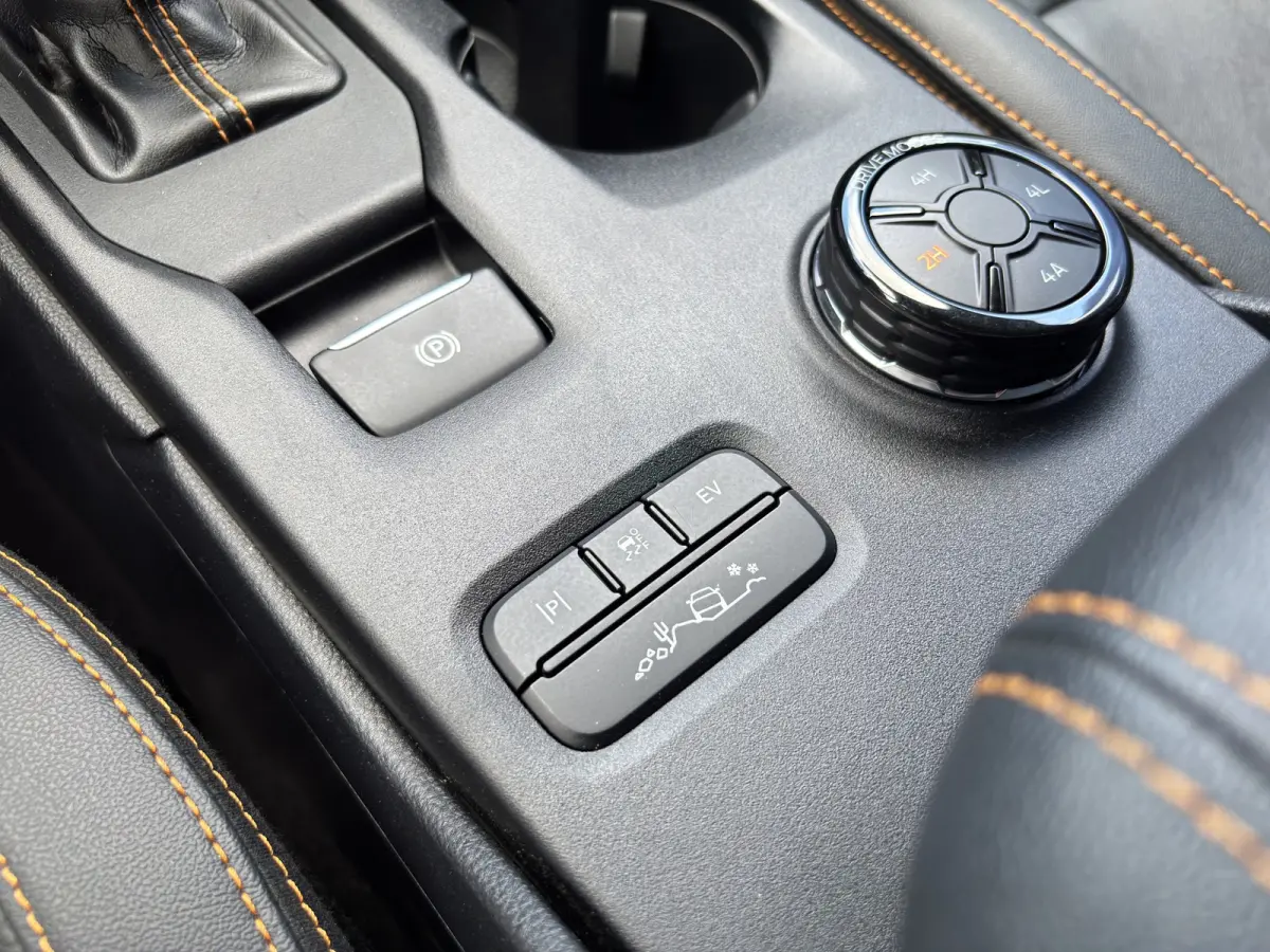 2.3 PHEV Wildtrak Plug-in Dubbel Cabine | Rollertop | 5 persoons | 3500 kg trekgewicht | Adap. Cruise Control | Winterpack | Camera |