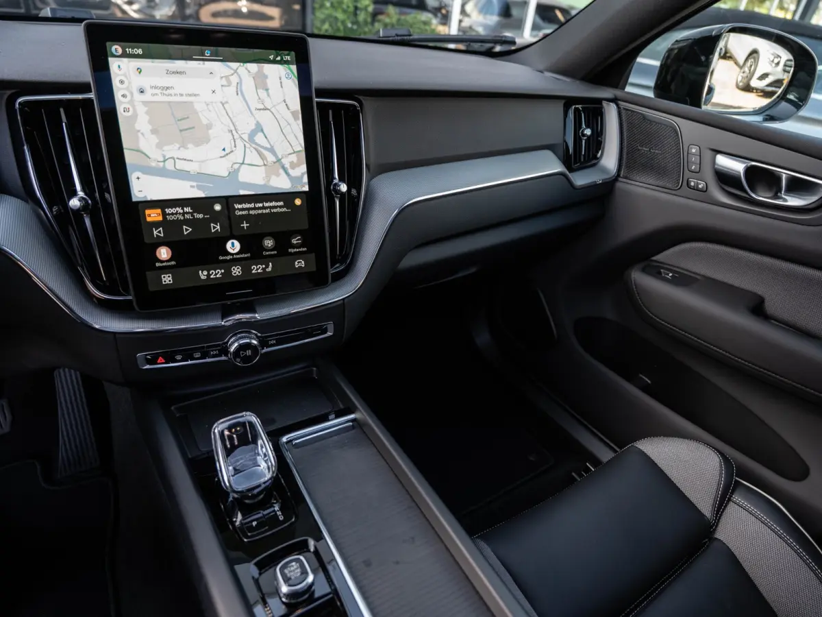 2.0 T8 Plug-in hybrid AWD Plus Black Ed. | Pano | SOH 100% | H/K Sound | Premium Pack | Nieuw | BTW
