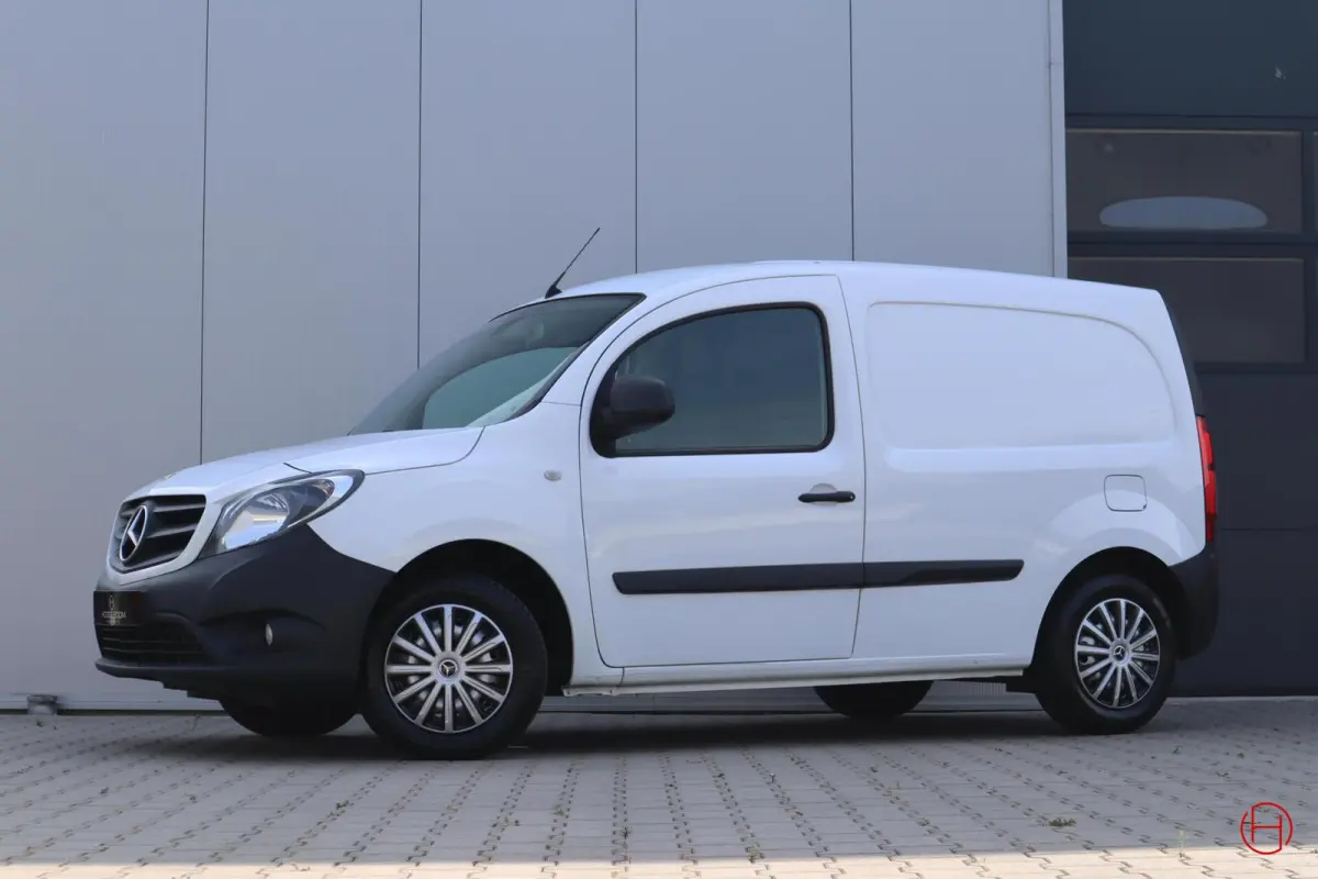 bestel 109 CDI / Airco / Cruise / Trekhaak / Stoelverwarming / 1e EIG