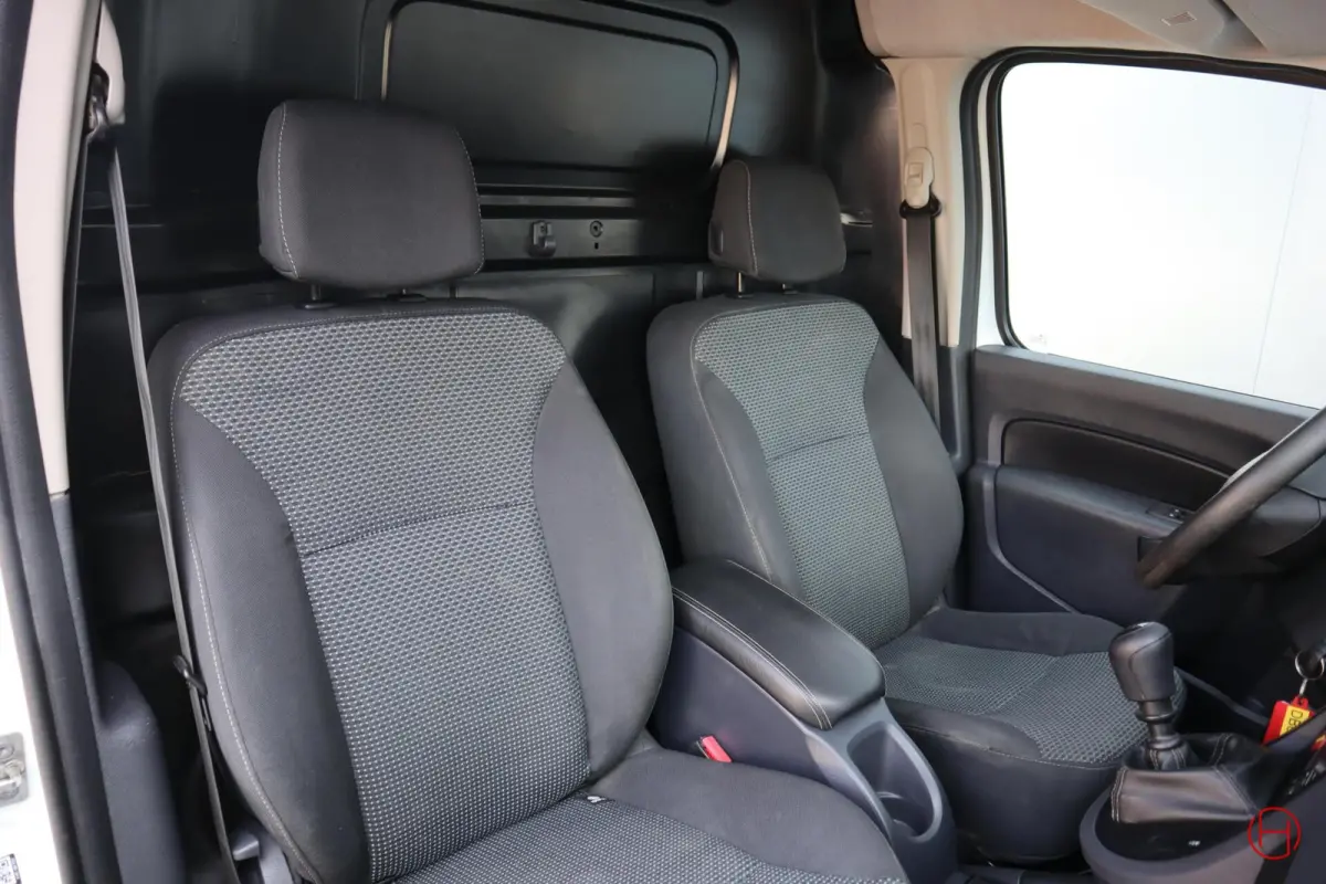 bestel 109 CDI / Airco / Cruise / Trekhaak / Stoelverwarming / 1e EIG