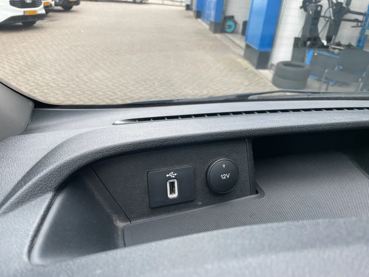 300 2.0 170pk TDCI L2H1 Limited DC | Trekhaak | 2x Schuifdeur | Camera | Leder | Stoelverwarming