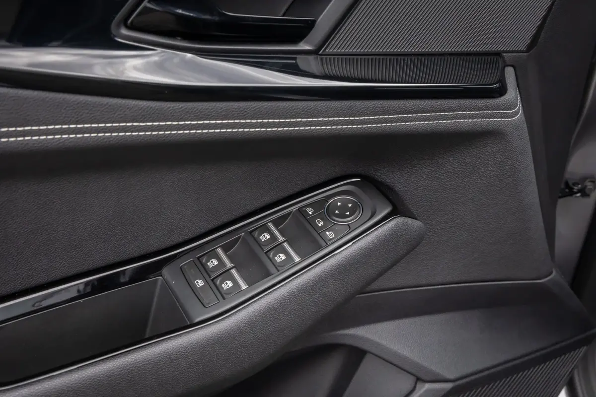 1.2 E-Tech full hybrid 200 evolution | Apple Carplay/Android Auto | LED | 18'' L.M. | ACC | Camera | Navi | Achteruitrijcamera | Apple Carplay/Android Auto|telefoonintegratie premium | Conne