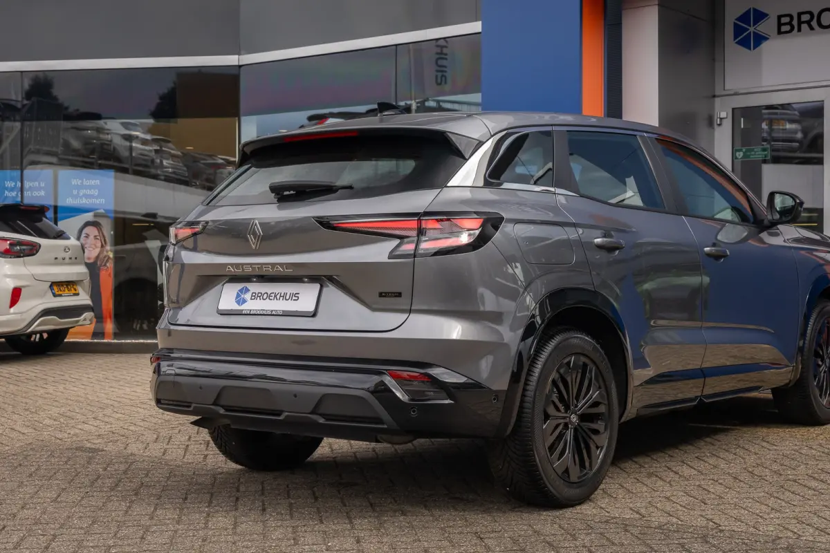 1.2 E-Tech full hybrid 200 evolution | Apple Carplay/Android Auto | LED | 18'' L.M. | ACC | Camera | Navi | Achteruitrijcamera | Apple Carplay/Android Auto|telefoonintegratie premium | Conne