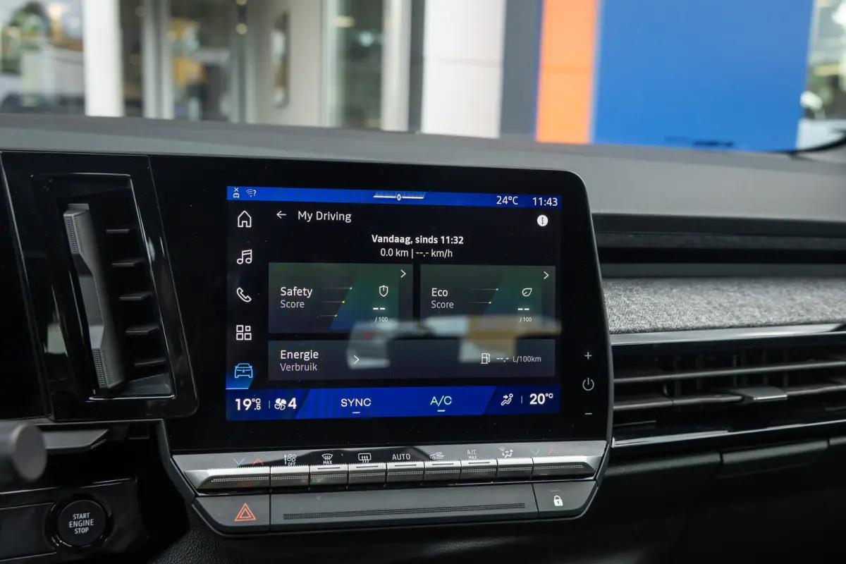 1.2 E-Tech full hybrid 200 evolution | Apple Carplay/Android Auto | LED | 18'' L.M. | ACC | Camera | Navi | Achteruitrijcamera | Apple Carplay/Android Auto|telefoonintegratie premium | Conne