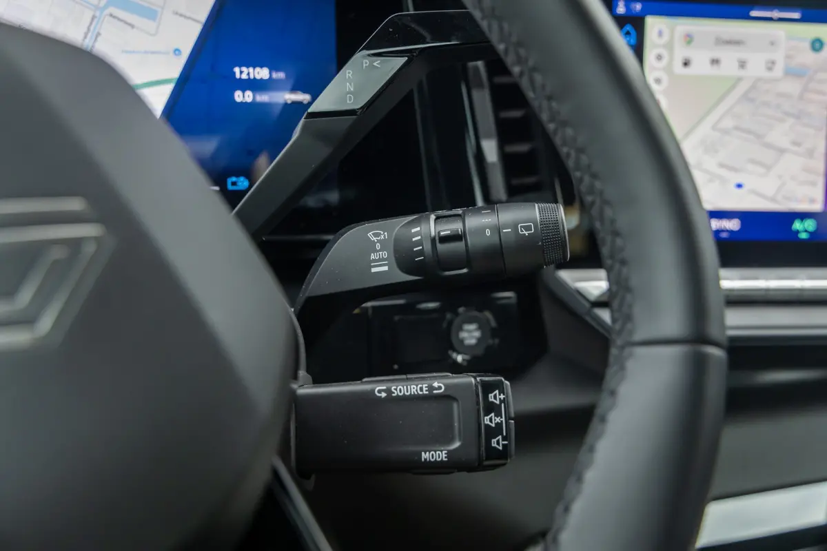 1.2 E-Tech full hybrid 200 evolution | Apple Carplay/Android Auto | LED | 18'' L.M. | ACC | Camera | Navi | Achteruitrijcamera | Apple Carplay/Android Auto|telefoonintegratie premium | Conne