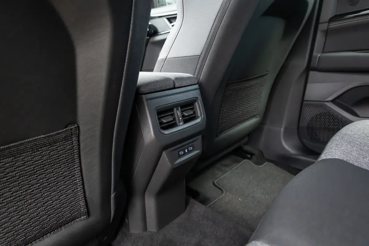 1.2 E-Tech full hybrid 200 evolution | Apple Carplay/Android Auto | LED | 18'' L.M. | ACC | Camera | Navi | Achteruitrijcamera | Apple Carplay/Android Auto|telefoonintegratie premium | Conne