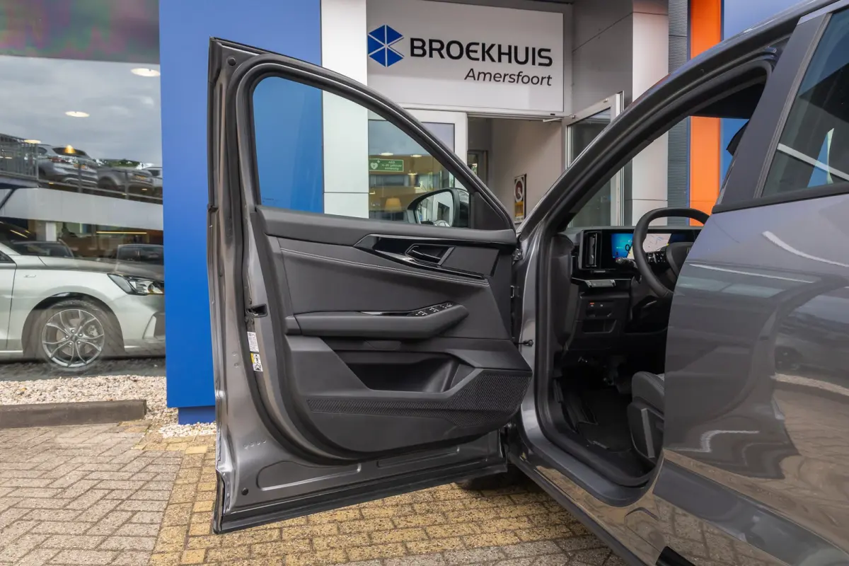 1.2 E-Tech full hybrid 200 evolution | Apple Carplay/Android Auto | LED | 18'' L.M. | ACC | Camera | Navi | Achteruitrijcamera | Apple Carplay/Android Auto|telefoonintegratie premium | Conne