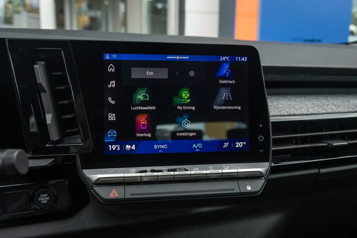 1.2 E-Tech full hybrid 200 evolution | Apple Carplay/Android Auto | LED | 18'' L.M. | ACC | Camera | Navi | Achteruitrijcamera | Apple Carplay/Android Auto|telefoonintegratie premium | Conne