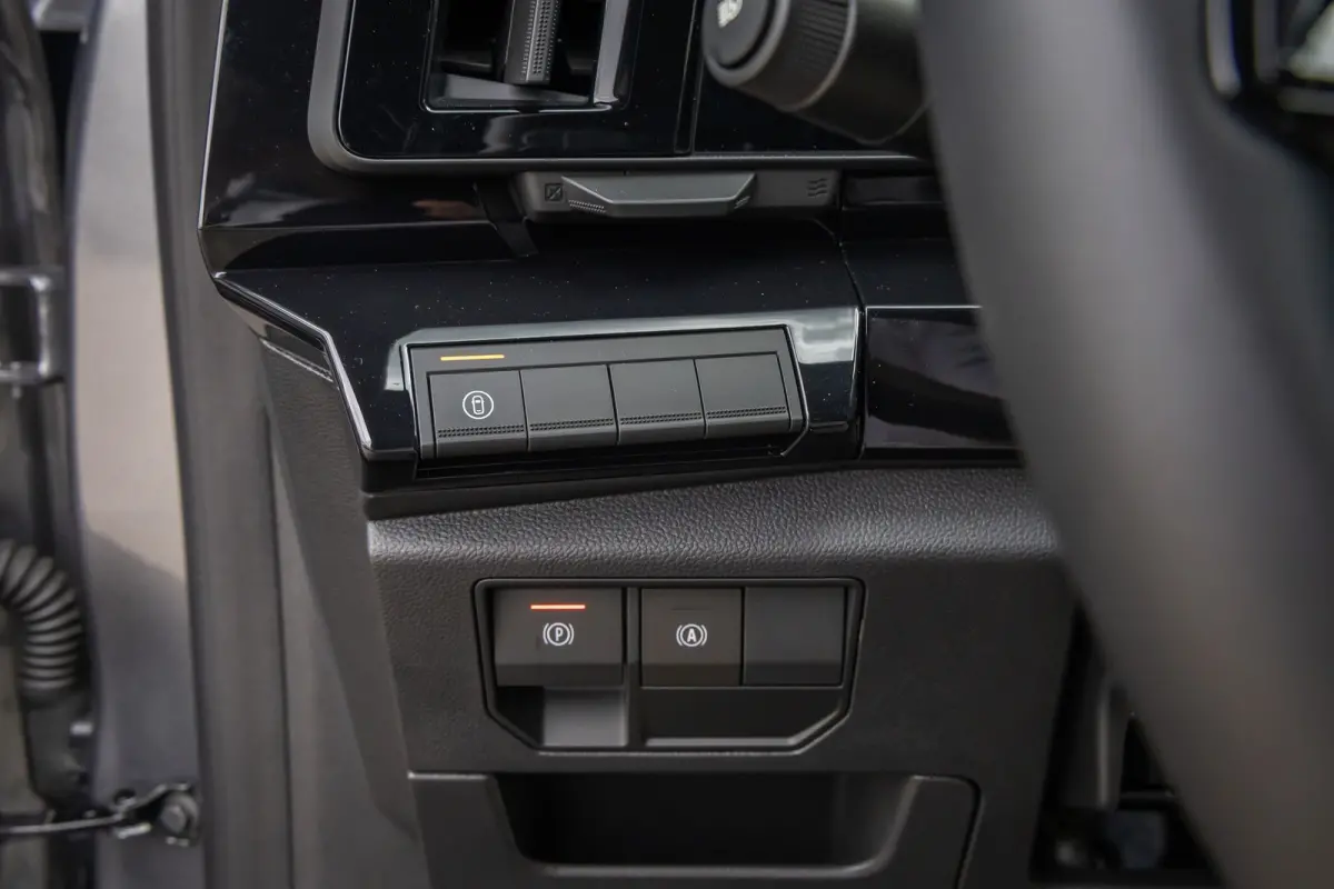 1.2 E-Tech full hybrid 200 evolution | Apple Carplay/Android Auto | LED | 18'' L.M. | ACC | Camera | Navi | Achteruitrijcamera | Apple Carplay/Android Auto|telefoonintegratie premium | Conne