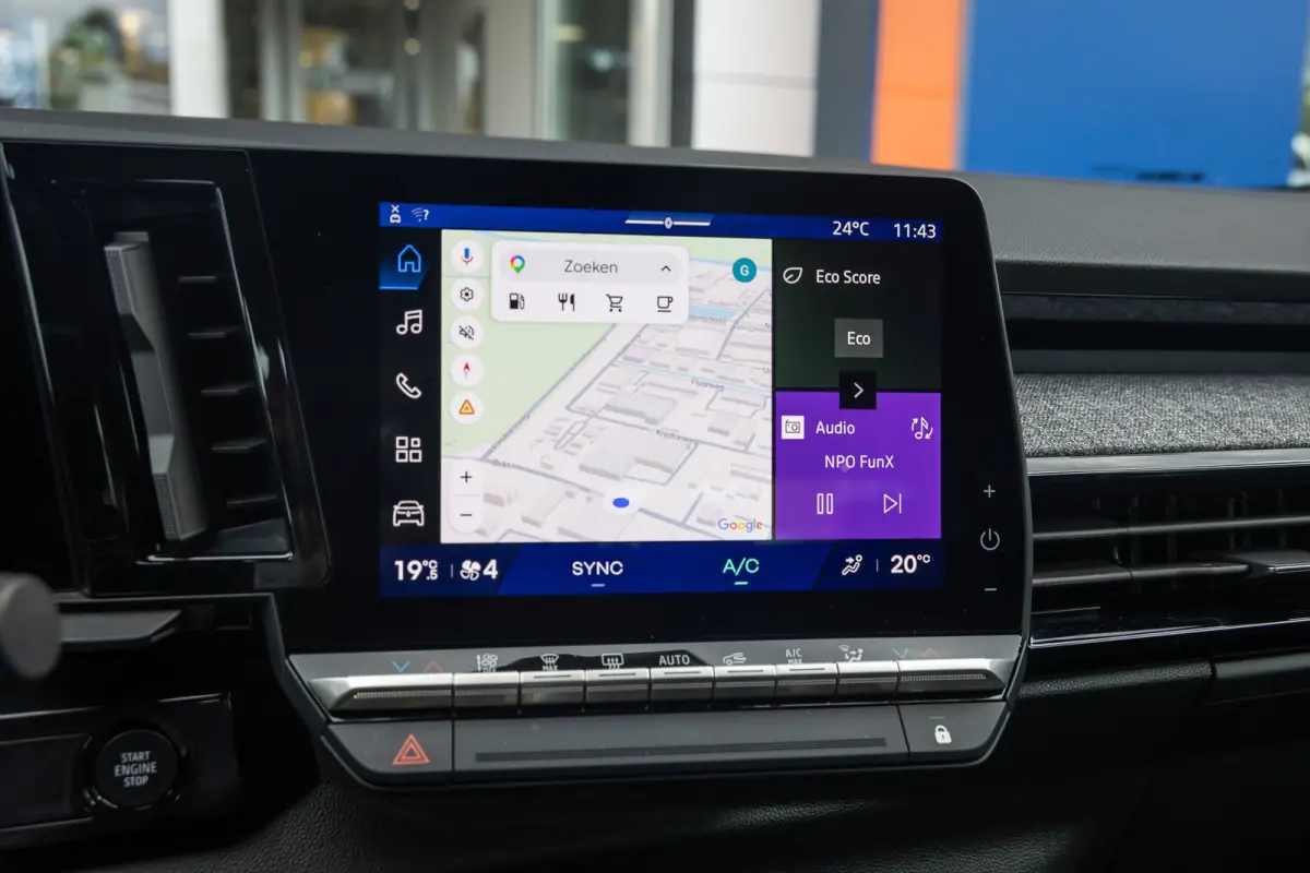 1.2 E-Tech full hybrid 200 evolution | Apple Carplay/Android Auto | LED | 18'' L.M. | ACC | Camera | Navi | Achteruitrijcamera | Apple Carplay/Android Auto|telefoonintegratie premium | Conne