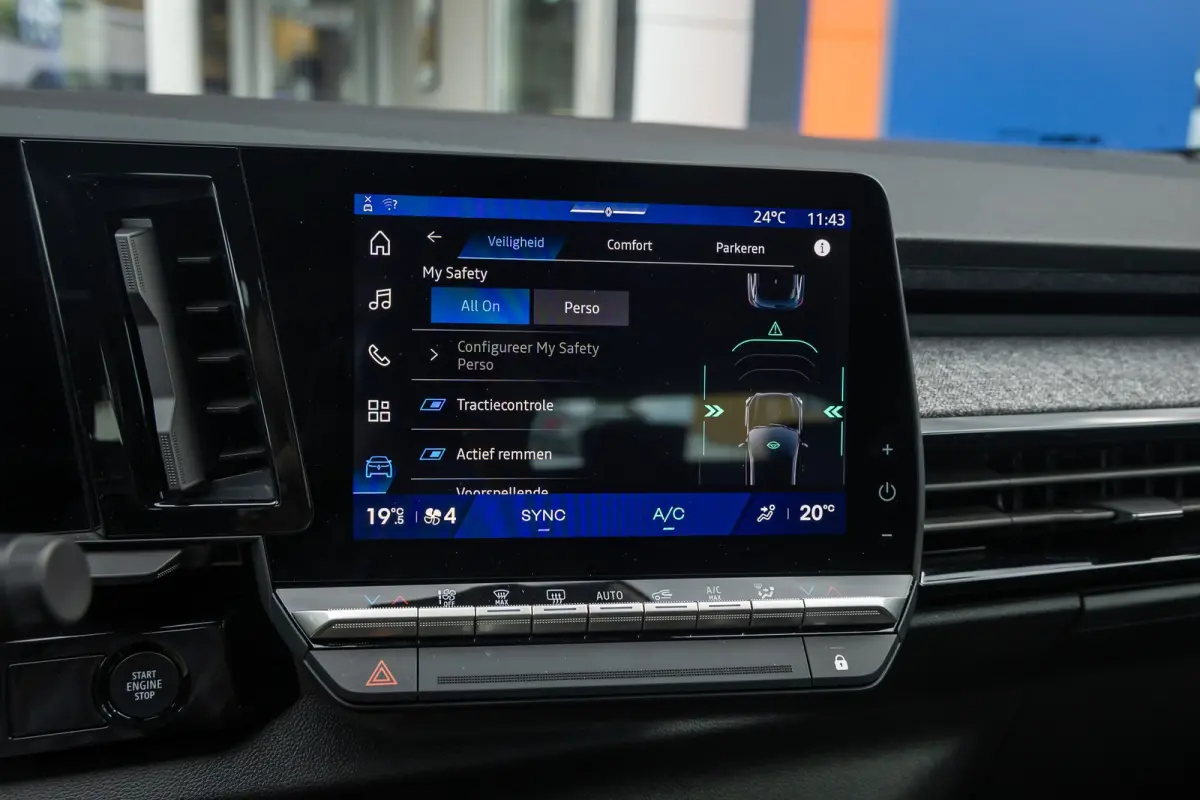 1.2 E-Tech full hybrid 200 evolution | Apple Carplay/Android Auto | LED | 18'' L.M. | ACC | Camera | Navi | Achteruitrijcamera | Apple Carplay/Android Auto|telefoonintegratie premium | Conne