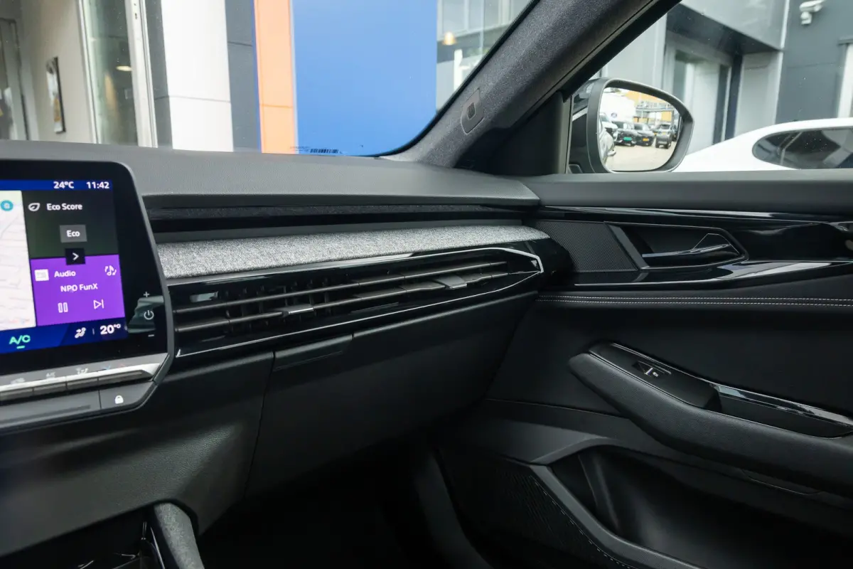 1.2 E-Tech full hybrid 200 evolution | Apple Carplay/Android Auto | LED | 18'' L.M. | ACC | Camera | Navi | Achteruitrijcamera | Apple Carplay/Android Auto|telefoonintegratie premium | Conne