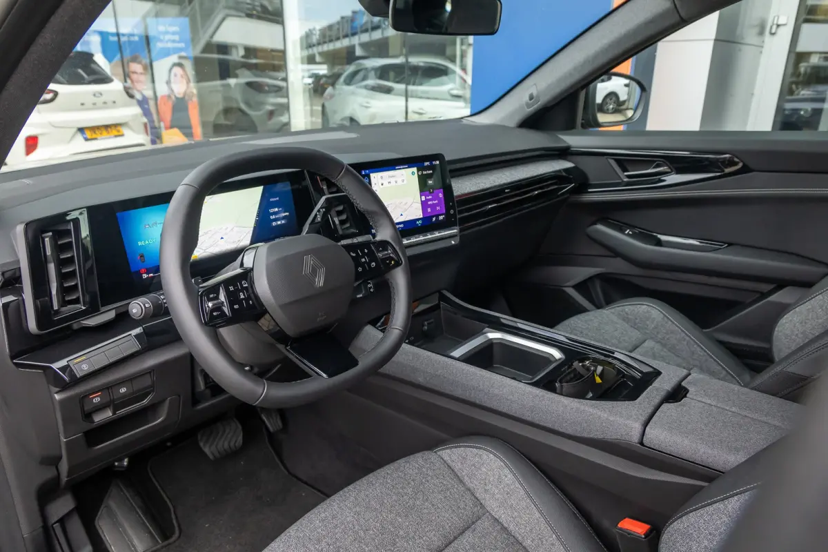 1.2 E-Tech full hybrid 200 evolution | Apple Carplay/Android Auto | LED | 18'' L.M. | ACC | Camera | Navi | Achteruitrijcamera | Apple Carplay/Android Auto|telefoonintegratie premium | Conne
